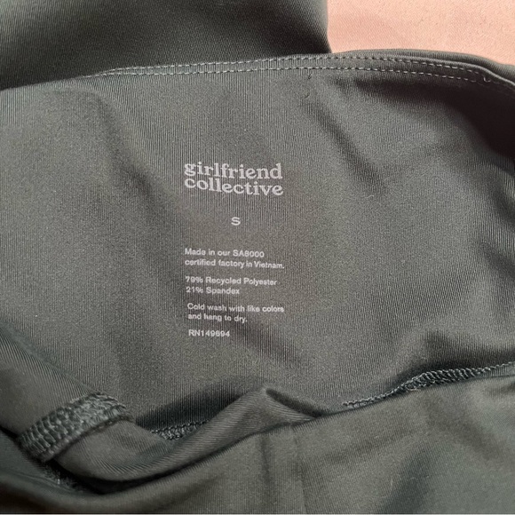 Girlfriend Collective Compressive Flare Leggings in Moss Green Size S - Picture 10 of 13